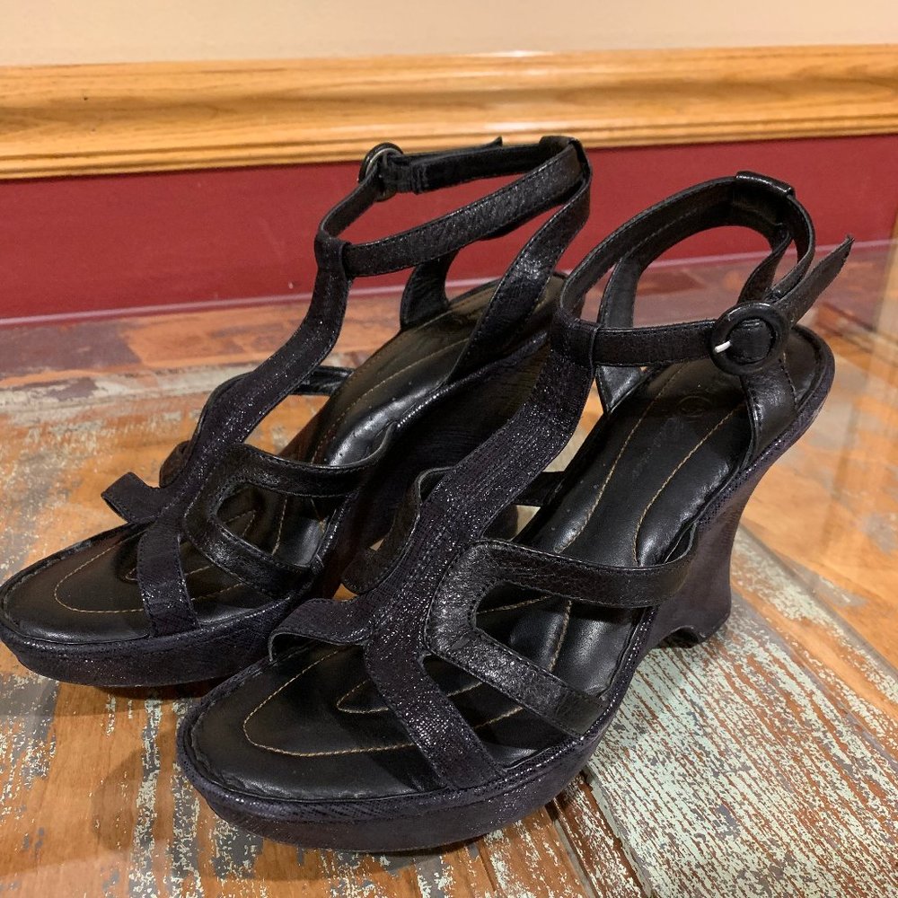 Born Crown - T- Strap Platform Sandal, US 8, Black